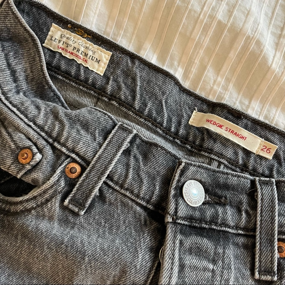Levi’s Wedgie High Waist Crop Straight Leg Jeans - Picture 6 of 8